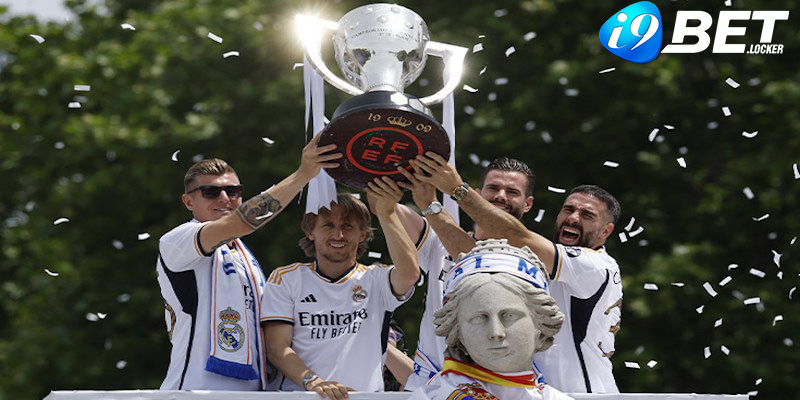 La Liga là sân chơi quen thuộc với 36 lần lên đỉnh của Kền kền trắng La Liga là sân chơi quen thuộc với 36 lần lên đỉnh của Kền kền trắng